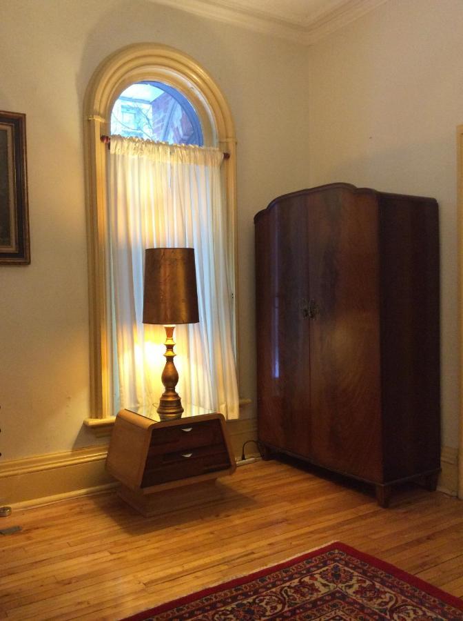 Gold Door Inn Ottawa Extérieur photo