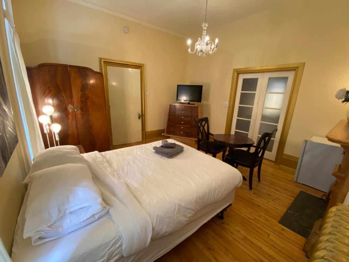 Gold Door Inn Ottawa Extérieur photo