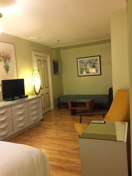 Gold Door Inn Ottawa Extérieur photo
