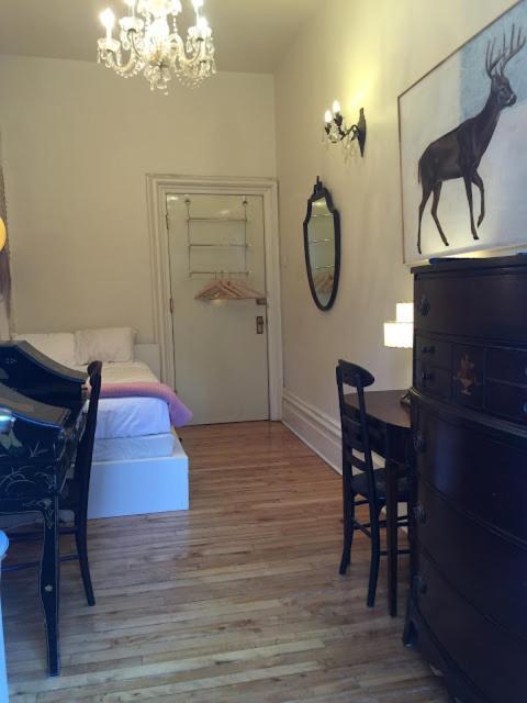 Gold Door Inn Ottawa Extérieur photo